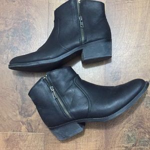 Forever 21 booties! 🖤🖤🖤